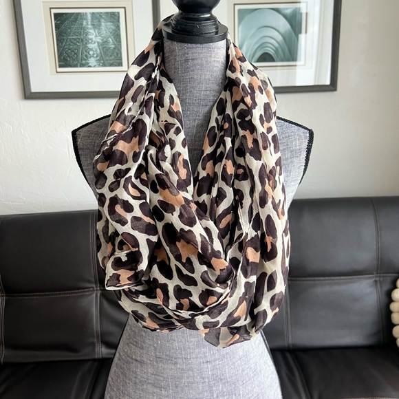 H&M Accessories - H&M Leopard Round Scarf